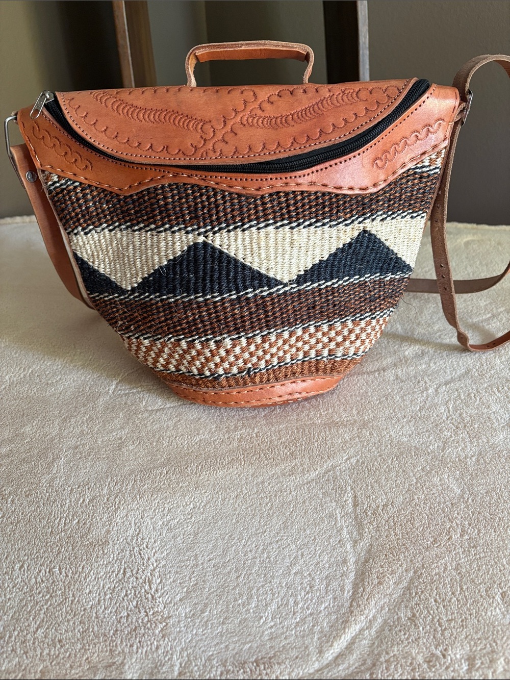 Woven Geometric Crossbody Bag in Tan, Black & Cream